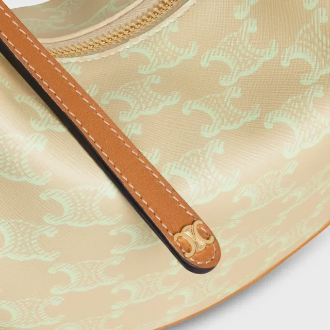Celine Lulu para adolescentes en Triomphe Canvas Celine Lulu para adolescentes en Triomphe Canvas