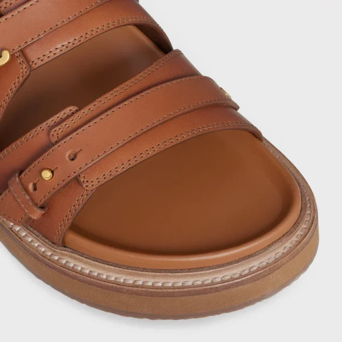CELINE – Sandalia Tippi Triomphe en piel de becerro CELINE – Sandalia Tippi Triomphe en piel de becerro