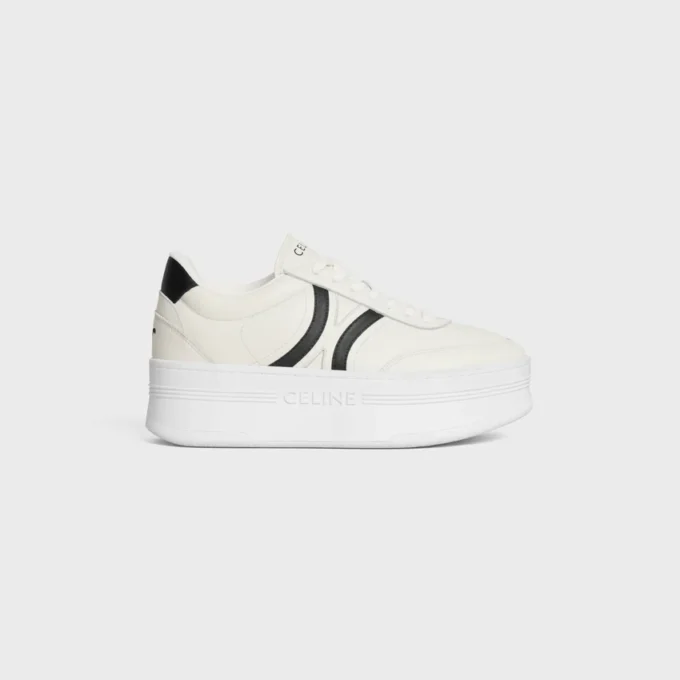 CELINE – Zapatillas Block con suela gruesa, detalle Triomphe en la parte trasera y suela de cuña en piel de becerro CELINE – Zapatillas Block con suela gruesa, detalle Triomphe en la parte trasera y suela de cuña en piel de becerro