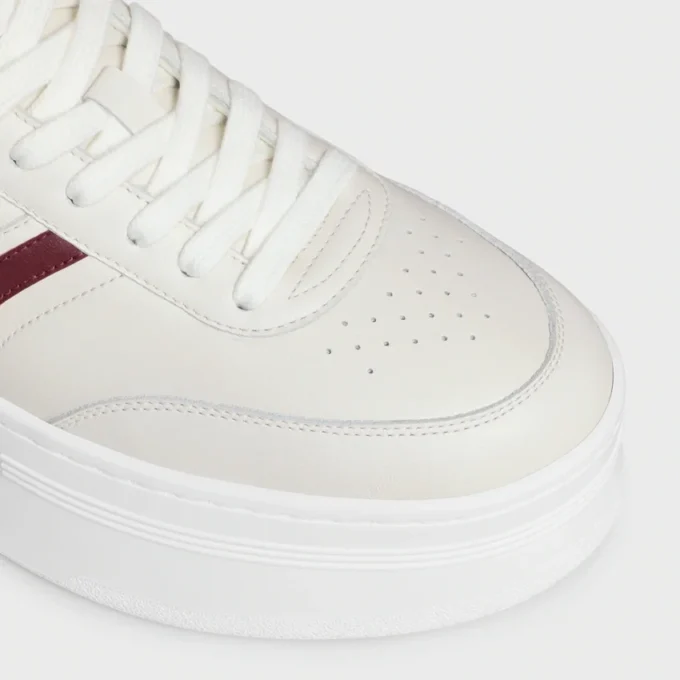 CELINE – Zapatillas Block con suela gruesa, detalle Triomphe en la parte trasera y suela de cuña en piel de becerro CELINE – Zapatillas Block con suela gruesa, detalle Triomphe en la parte trasera y suela de cuña en piel de becerro
