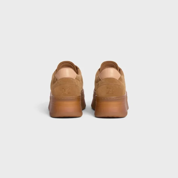 CELINE – Zapatillas Block con suela gruesa, detalle Triomphe en la parte trasera y suela de cuña en piel de becerro y ante CELINE – Zapatillas Block con suela gruesa, detalle Triomphe en la parte trasera y suela de cuña en piel de becerro y ante