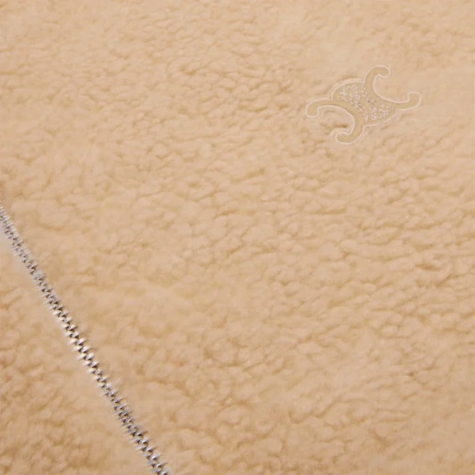 Chaqueta con capucha de forro polar