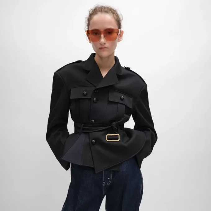 Chaqueta con peplum de gabardina de lana Chaqueta con peplum de gabardina de lana