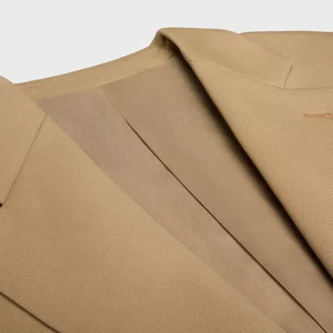 Chaqueta entallada de gabardina de lana elástica Chaqueta entallada de gabardina de lana elástica