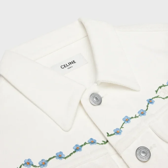 Chaqueta vaquera bordada en denim blanco lavado al natural