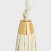 Charm con borla en piel de cordero lisa