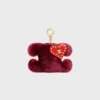Charm Triomphe con pompón en piel de oveja bordada y piel de becerro Charm Triomphe con pompón en piel de oveja bordada y piel de becerro