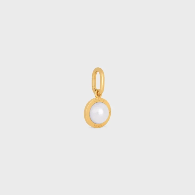 Charms Perla de resina y latón con acabado dorado Charms Perla de resina y latón con acabado dorado