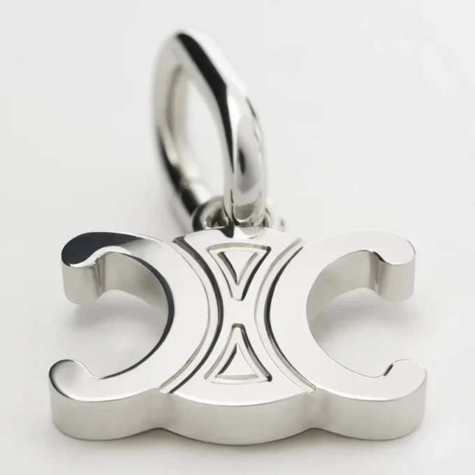 Charms Triomphe en latón con acabado de rodio Charms Triomphe en latón con acabado de rodio