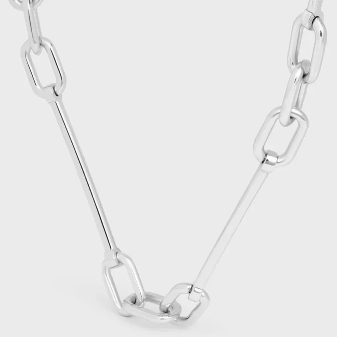 Collar con dijes de latón con acabado de rodio Collar con dijes de latón con acabado de rodio