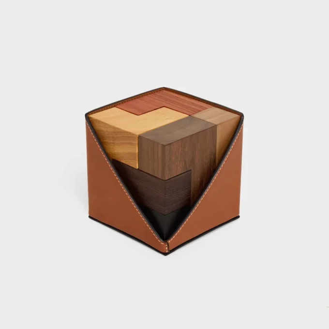 Cubo de rompecabezas en madera y estuche de piel de becerro natural Cubo de rompecabezas en madera y estuche de piel de becerro natural