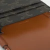 Funda para teléfono con solapa en Triomphe Canvas y piel de becerro