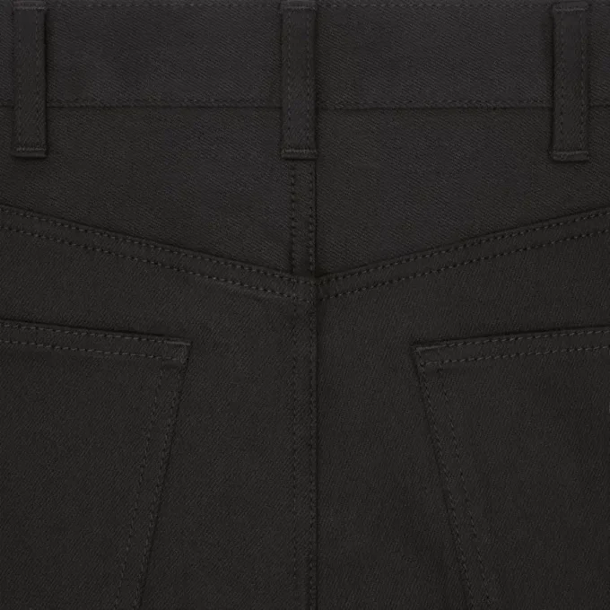 Jeans ajustados en denim negro puro vintage Jeans ajustados en denim negro puro vintage