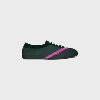 Las zapatillas planas en grosgrain, terciopelo, piel de becerro y piel de cordero