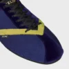 Las zapatillas planas en grosgrain, terciopelo, piel de becerro y piel de cordero Las zapatillas planas en grosgrain, terciopelo, piel de becerro y piel de cordero