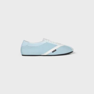 Las zapatillas planas en grosgrain, terciopelo, piel de cabra y piel de cordero