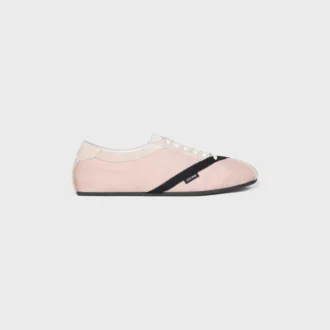 Las zapatillas planas en grosgrain, terciopelo, piel de cabra y piel de cordero