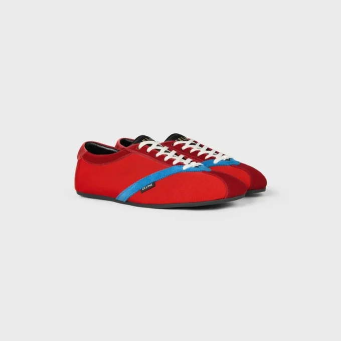 Las zapatillas planas en grosgrain, terciopelo, piel de cabra y piel de cordero Las zapatillas planas en grosgrain, terciopelo, piel de cabra y piel de cordero