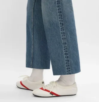 Las zapatillas planas en grosgrain, terciopelo, piel de cabra y piel de cordero