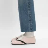 Las zapatillas planas en grosgrain, terciopelo, piel de cabra y piel de cordero