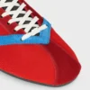 Las zapatillas planas en grosgrain, terciopelo, piel de cabra y piel de cordero Las zapatillas planas en grosgrain, terciopelo, piel de cabra y piel de cordero
