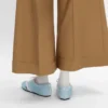 Las zapatillas planas en grosgrain, terciopelo, piel de cabra y piel de cordero