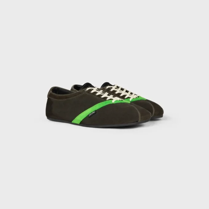 Las zapatillas planas en grosgrain, terciopelo, piel de cabra y piel de cordero Las zapatillas planas en grosgrain, terciopelo, piel de cabra y piel de cordero
