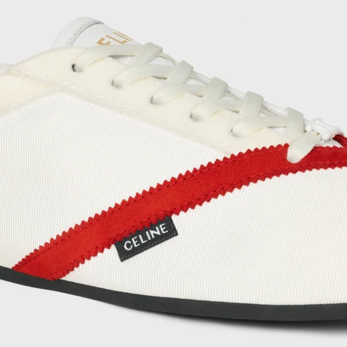 Las zapatillas planas en grosgrain, terciopelo, piel de cabra y piel de cordero Las zapatillas planas en grosgrain, terciopelo, piel de cabra y piel de cordero