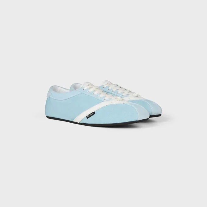 Las zapatillas planas en grosgrain, terciopelo, piel de cabra y piel de cordero