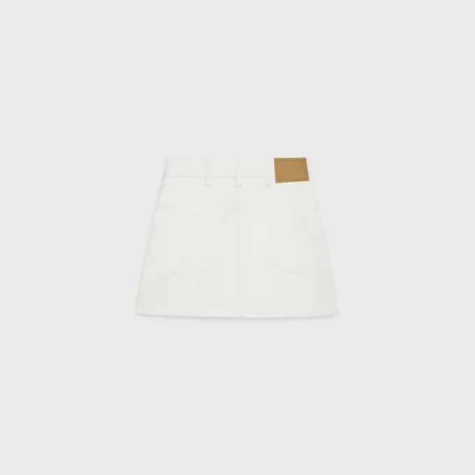Minifalda bordada en denim blanco con lavado crudo Minifalda bordada en denim blanco con lavado crudo