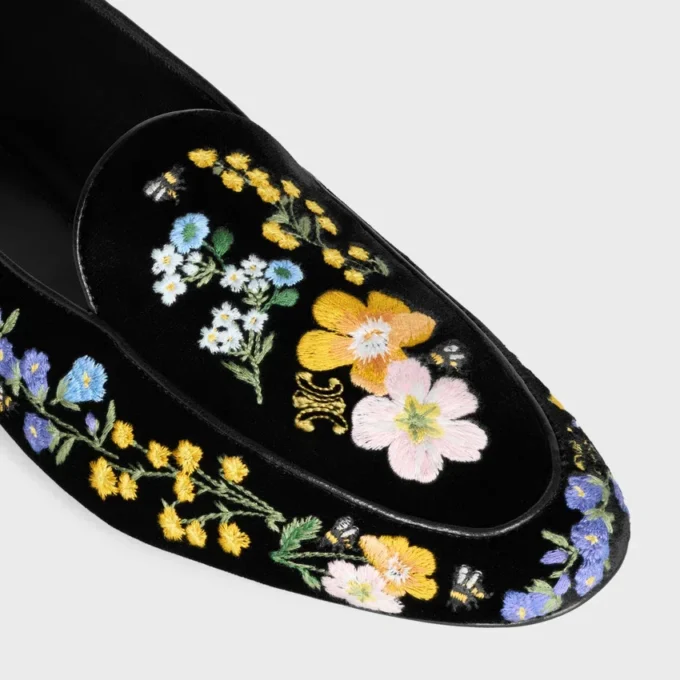 Mocasines Aura en terciopelo bordado con flores Mocasines Aura en terciopelo bordado con flores