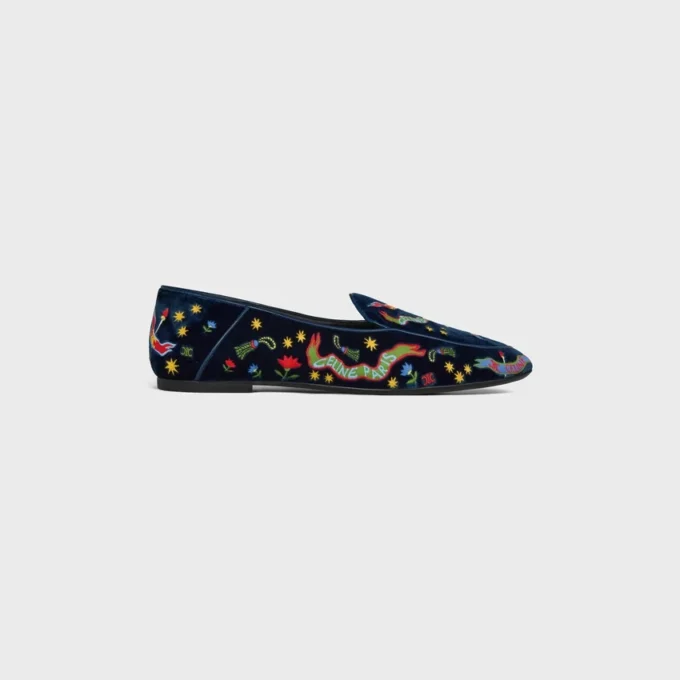 Mocasines Aura en terciopelo bordado estilo universitario Mocasines Aura en terciopelo bordado estilo universitario