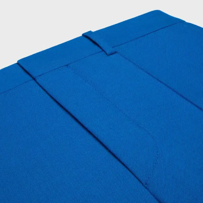 Pantalones ajustados de gabardina de lana elástica Pantalones ajustados de gabardina de lana elástica