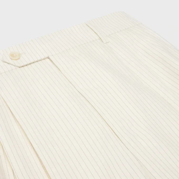 Pantalones cortos Masculin con triple pliegue en lana a rayas