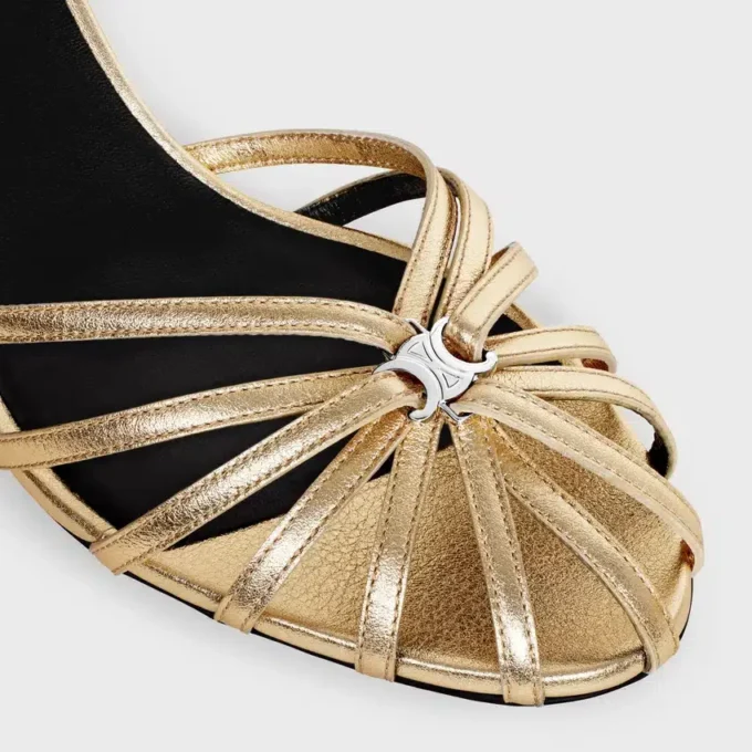 Sandalias Triomphe de CELINE en piel de cordero laminada Sandalias Triomphe de CELINE en piel de cordero laminada