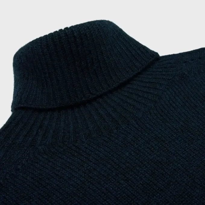 Suéter de cuello alto en cachemira sin costuras Suéter de cuello alto en cachemira sin costuras