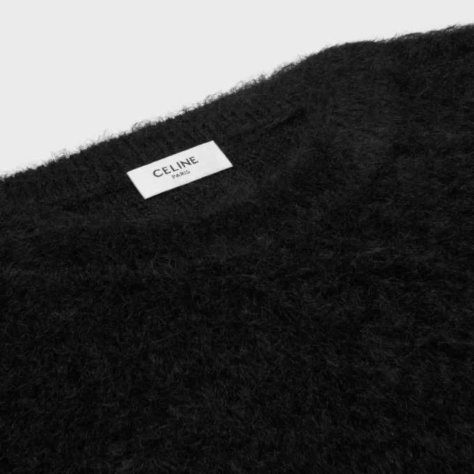 Suéter de cuello redondo en mohair cepillado Suéter de cuello redondo en mohair cepillado