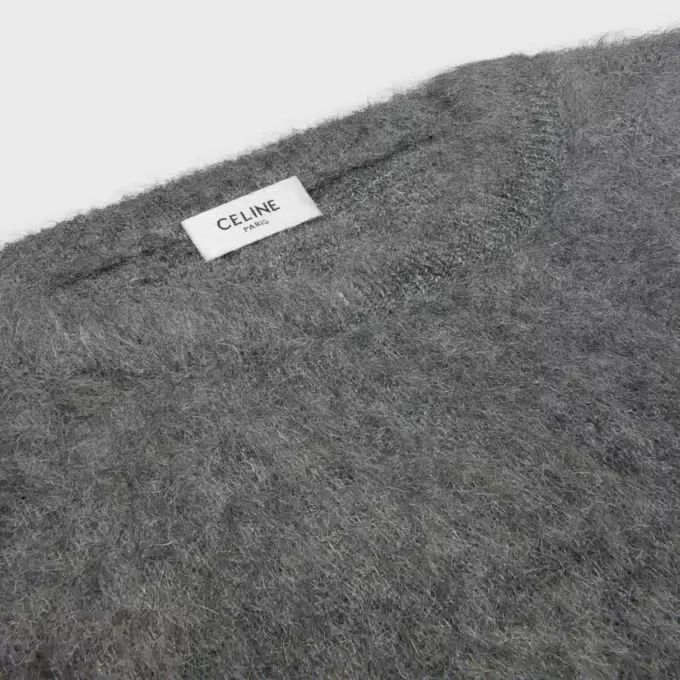 Suéter de cuello redondo en mohair cepillado Suéter de cuello redondo en mohair cepillado