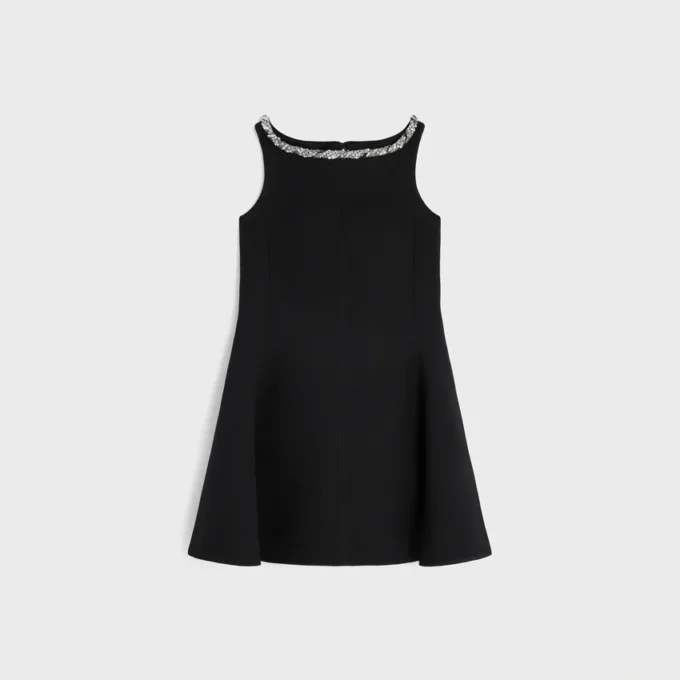 Vestido bordado en crepé de lana doble