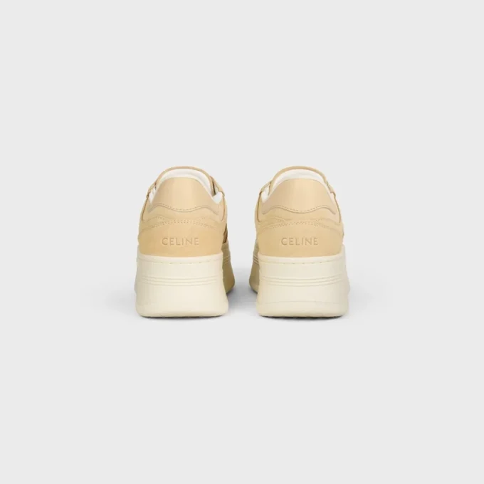 Zapatilla con cuña de bloque en piel de becerro de gamuza y piel de becerro