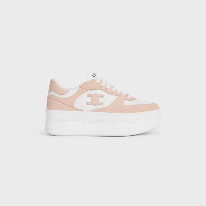 Zapatilla con cuña en bloque de piel de becerro y ante Zapatilla con cuña en bloque de piel de becerro y ante