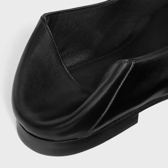 Zapatos CELINE John con correa en la parte trasera, en piel de becerro flexible Zapatos CELINE John con correa en la parte trasera, en piel de becerro flexible