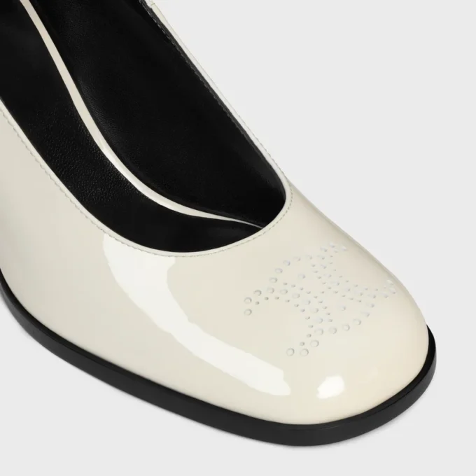 Zapatos CELINE Lily Perforated Triomphe Babies en piel de becerro charol Zapatos CELINE Lily Perforated Triomphe Babies en piel de becerro charol